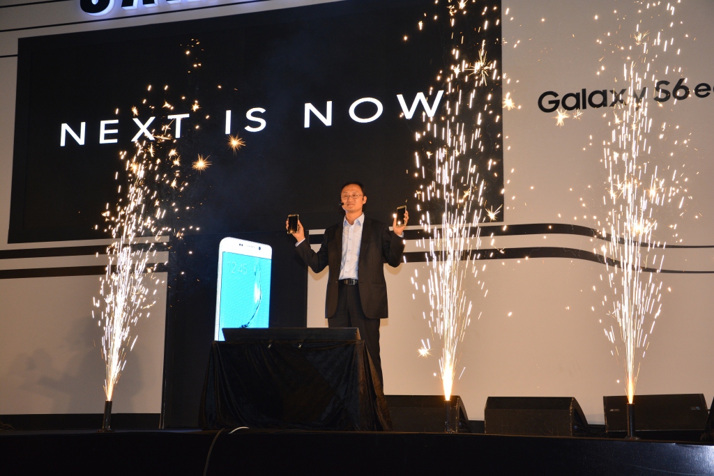 سامسونج تطرح هاتف جالاكسي نوت5  لتحتفظ بصدارتها في عالم الهواتف المحمولة ذات الشاشات الكبيرة والمنحنية (Edge)