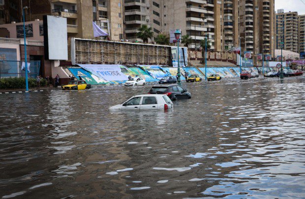 أزمة “الإسكندرية” ترجئ مؤتمراً صحفياً لوزير الصناعة