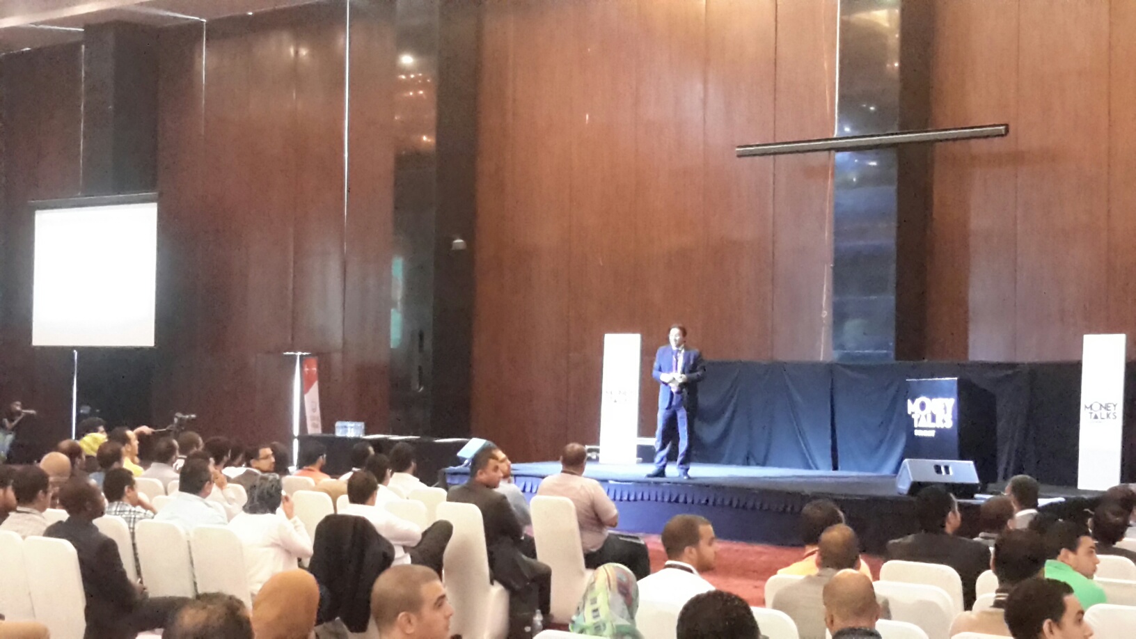 “مرسى” يستعرض تجارب فشل ونجاح الاستثمار الشخصى أمام “منى توك”