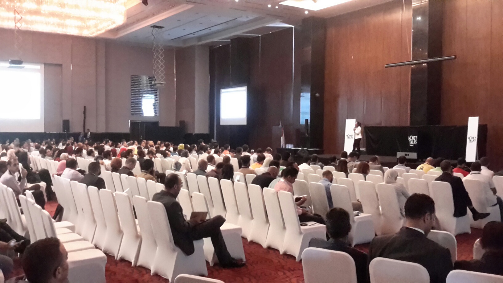 مؤتمر “منى توك” يشرح كيف تدير دخلك لتكوين مدخرات استثمارية؟