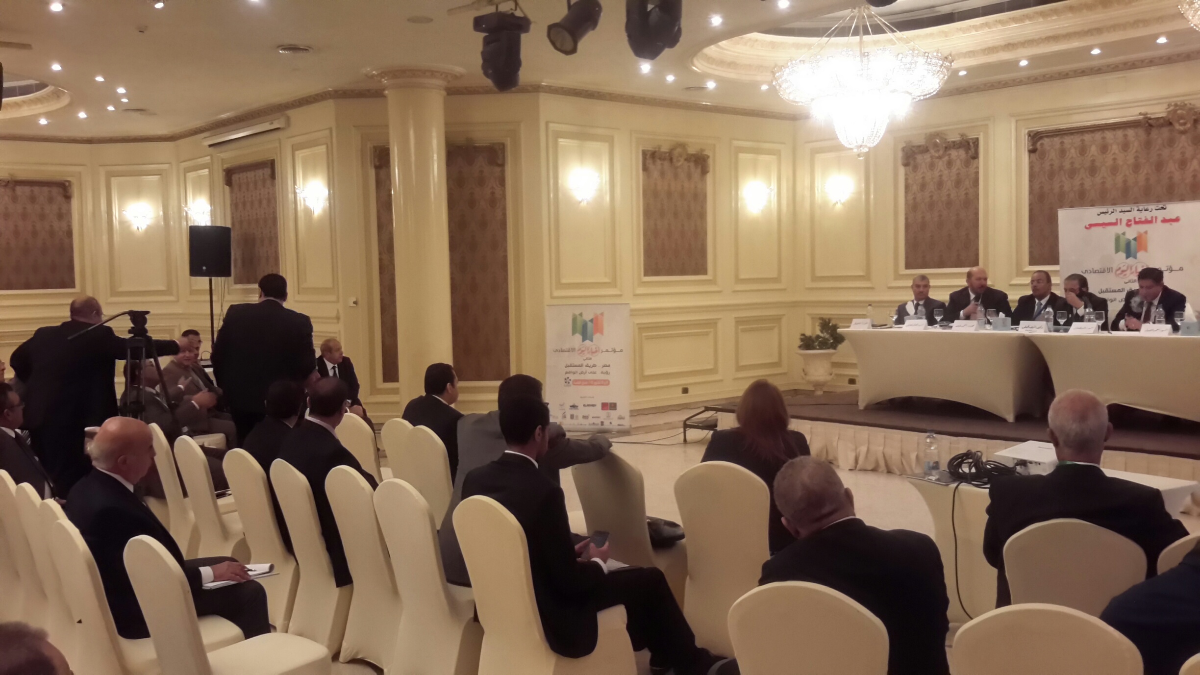 تعرف على مشاكل الصناعات فى جلسة ساخنة لمسئوليها بمؤتمر “أخبار اليوم”