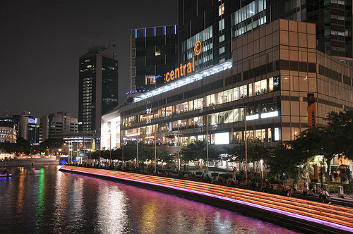 “المركزي السنغافوري” يخفف السياسة النقدية