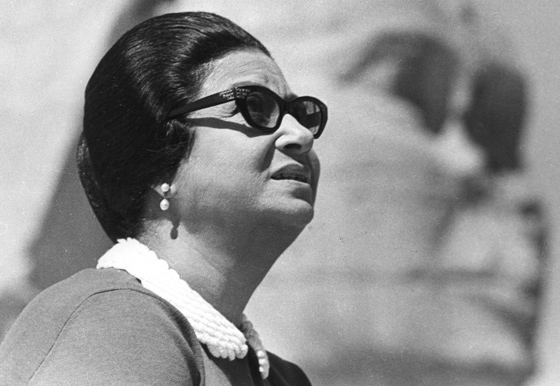 بالصور ..”ام كلثوم” موديل إعلانات في الخمسينات