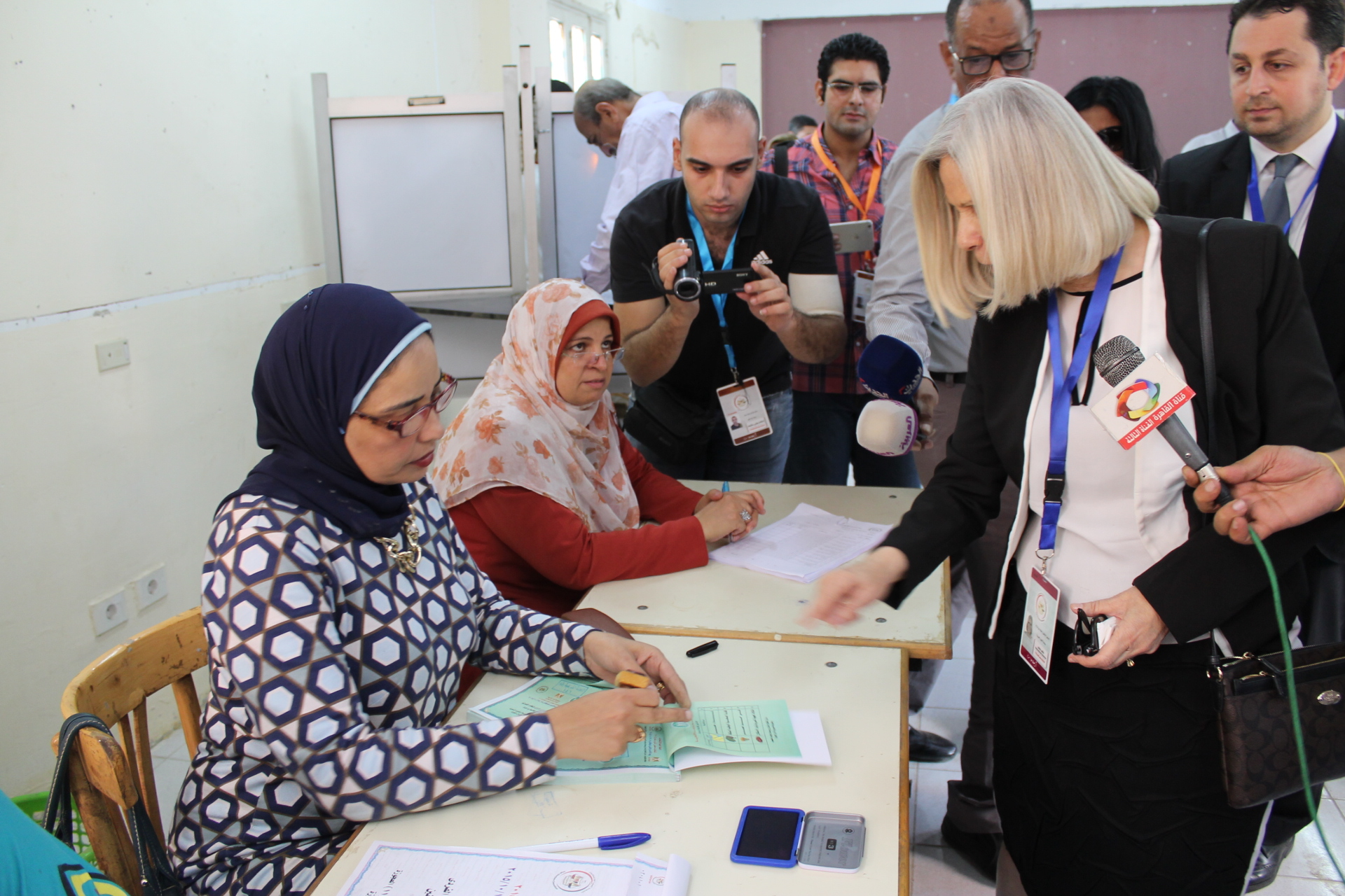 بالصور .. متابعة الانتخابات البرلمانية