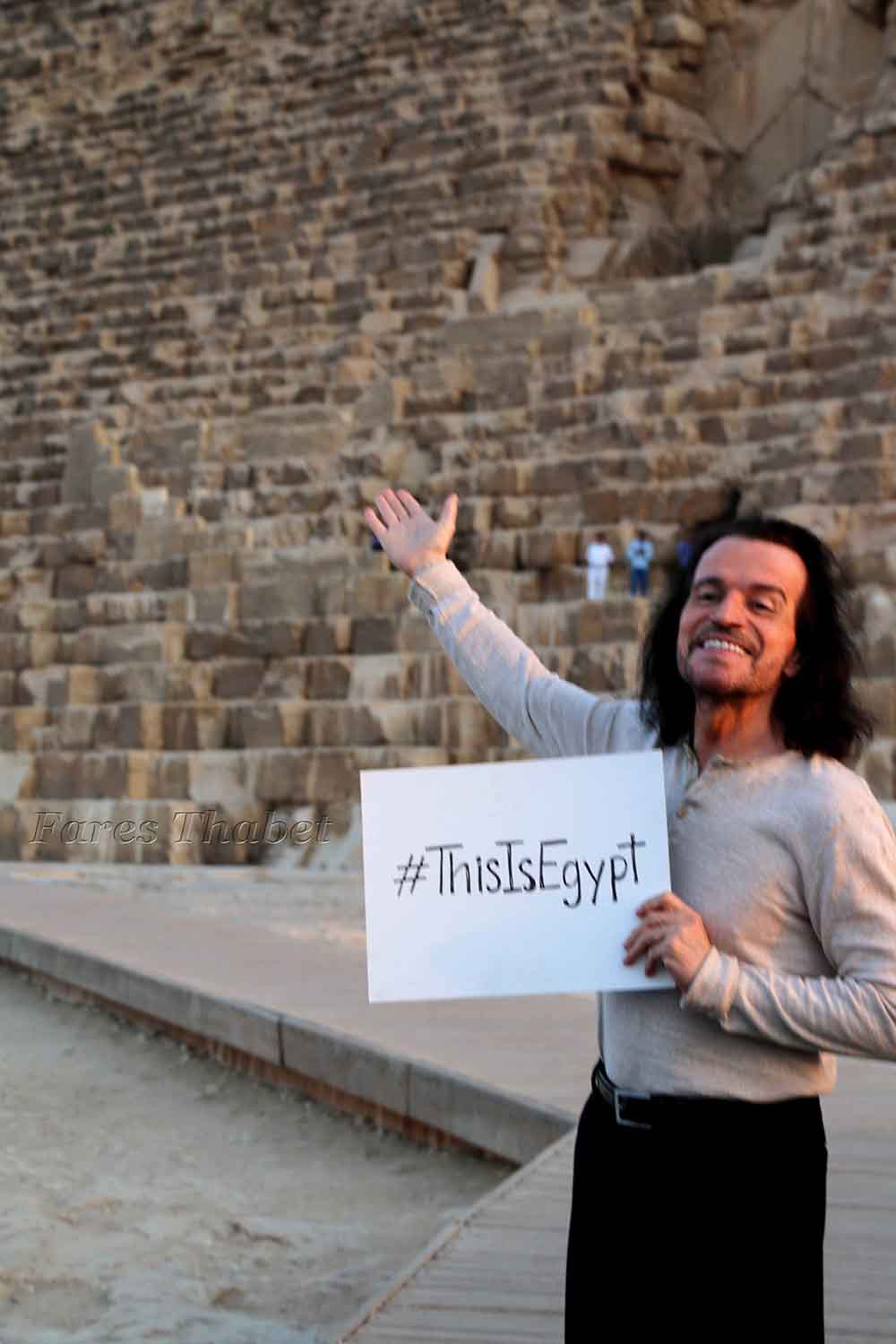 بالصور الموسيقار العالمى ياني يزور منطقة الاهرامات