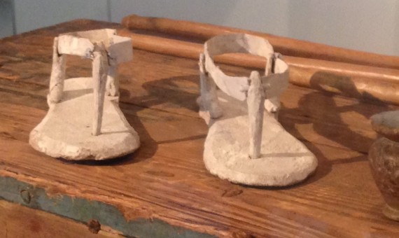 الآثار تفتتح أول متحف “للجزم فى مصر”