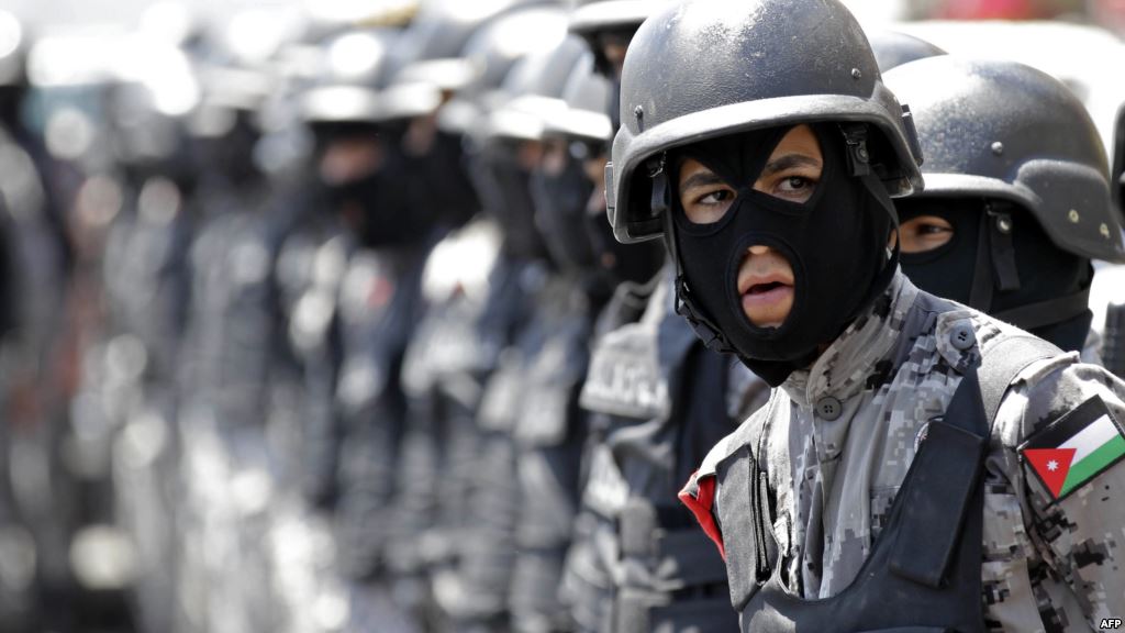 قوات الأمن الأردنية تلقى القبض على مواطنين لقتلهما عاملاً مصرياً