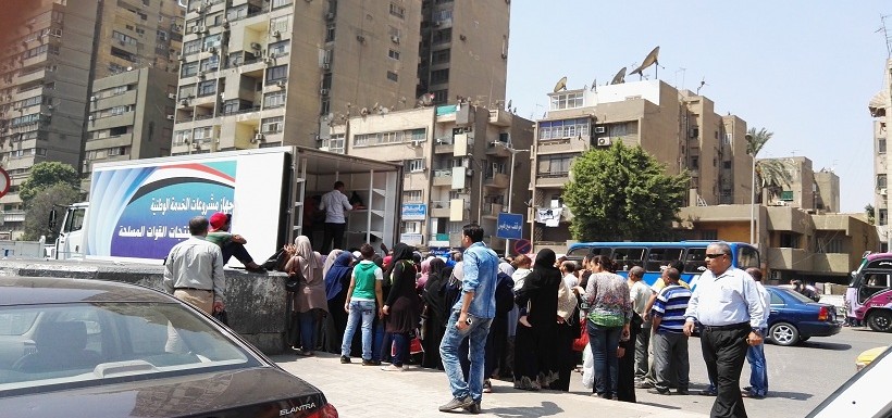 سيارات لبيع اللحوم والدجاج والجبن بأسعار مخفضة ببني سويف