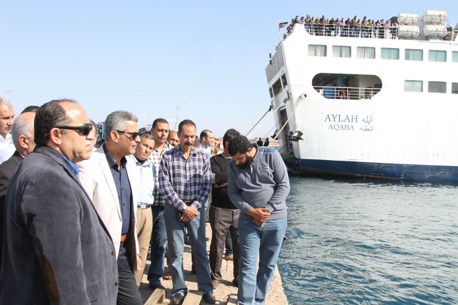 “وزير النقل” يتفقد ميناء نويبع ويشهد تجربة إنقاذ بقوارب النجاة