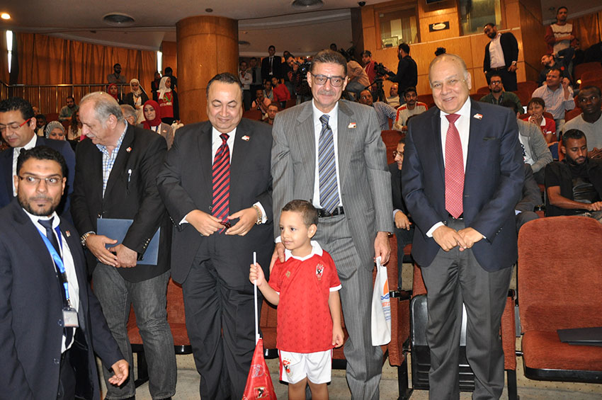 بالصور .. مجلس الادارة النادي الاهلي فى مستشفى 57357