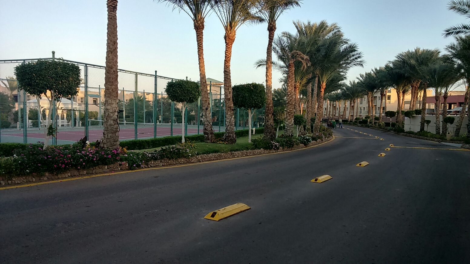 بالصور.. شرم الشيخ مدينة الأشباح.. وتسريح 60% من العمالة