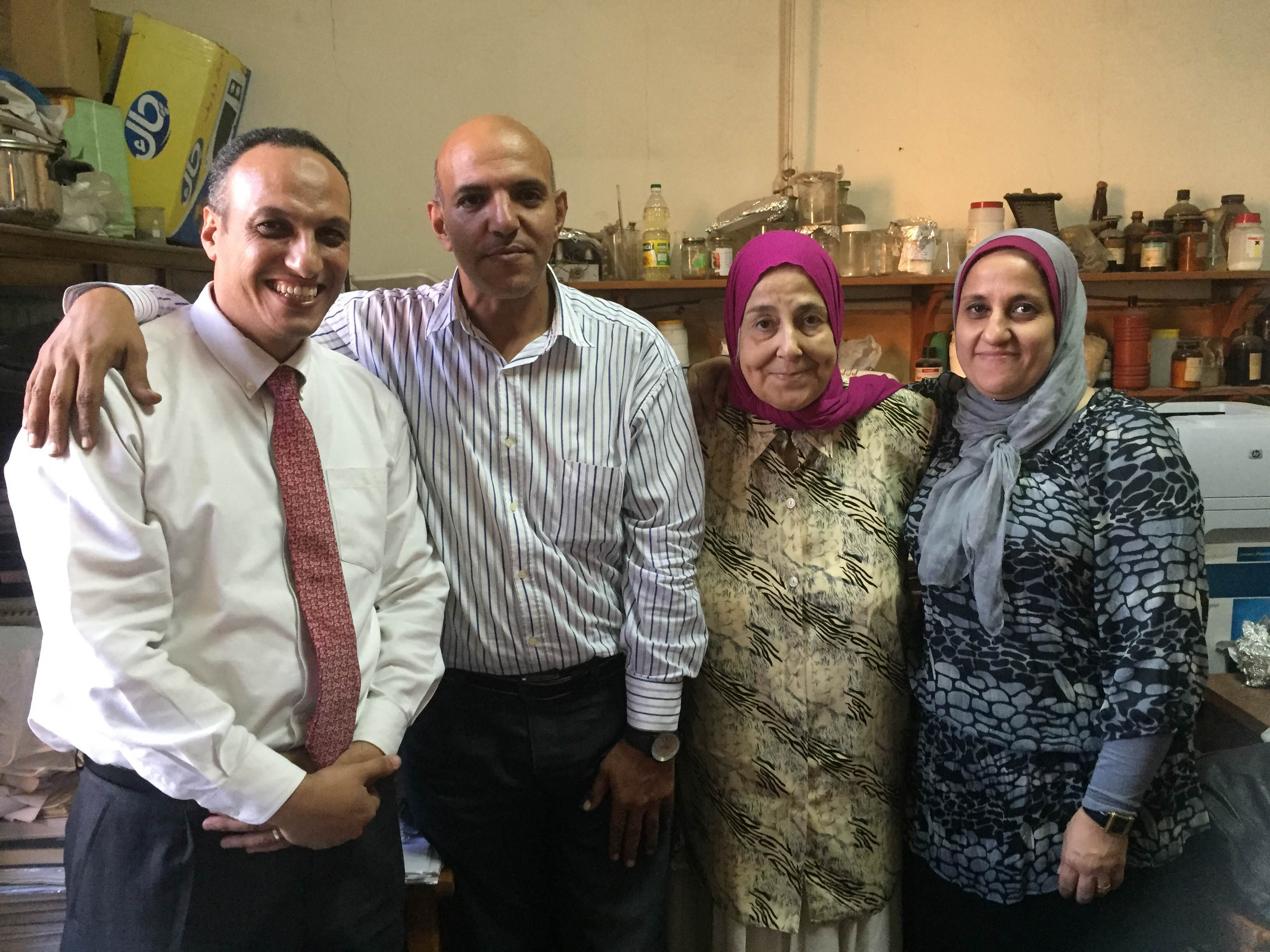 الفريق البحثى مكتشف تقنية تحلية المياه بالتبخير الغشائى