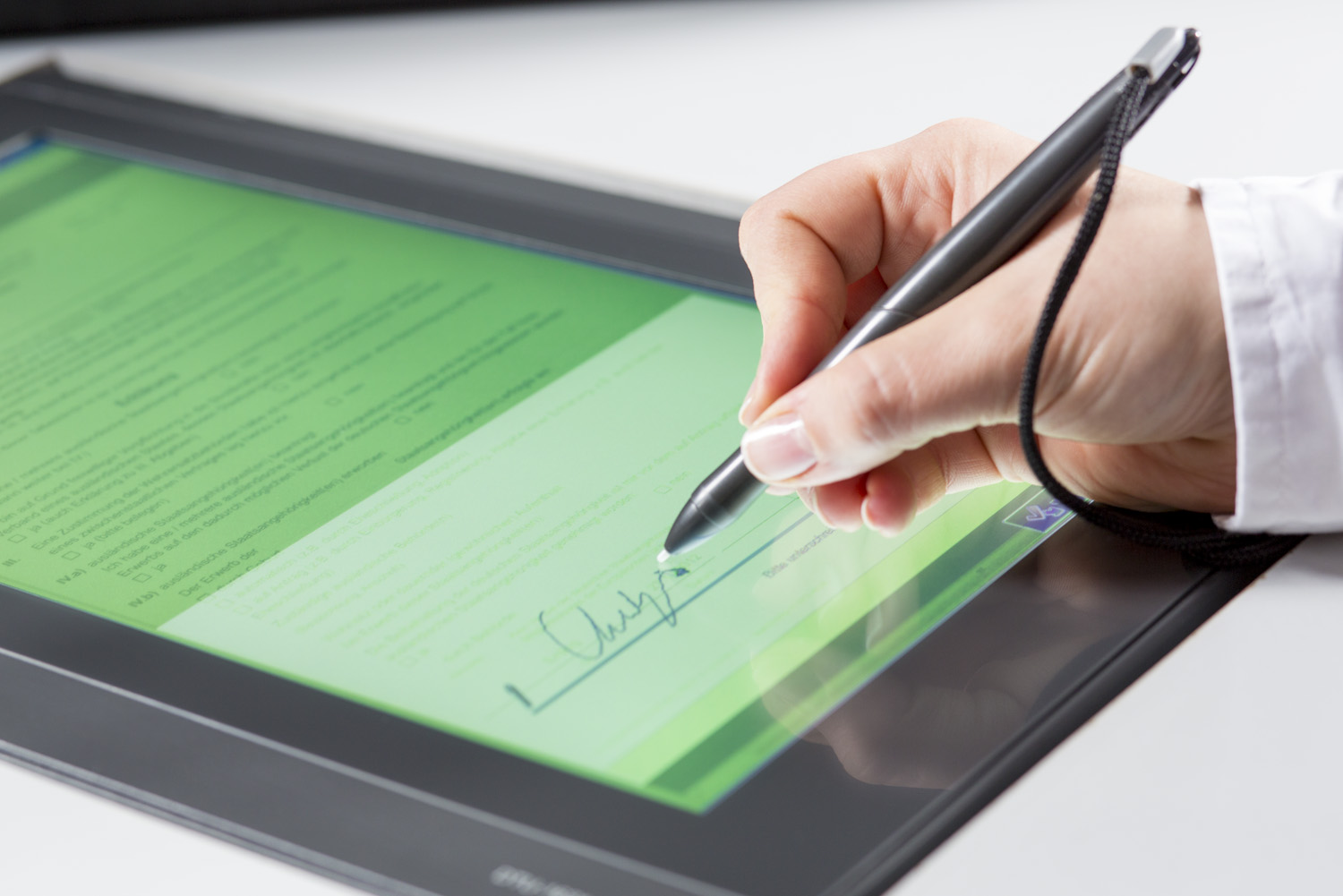 شركات التوقيع الإلكتروني تبحث بدائل تنشيط الـ”E- signature”