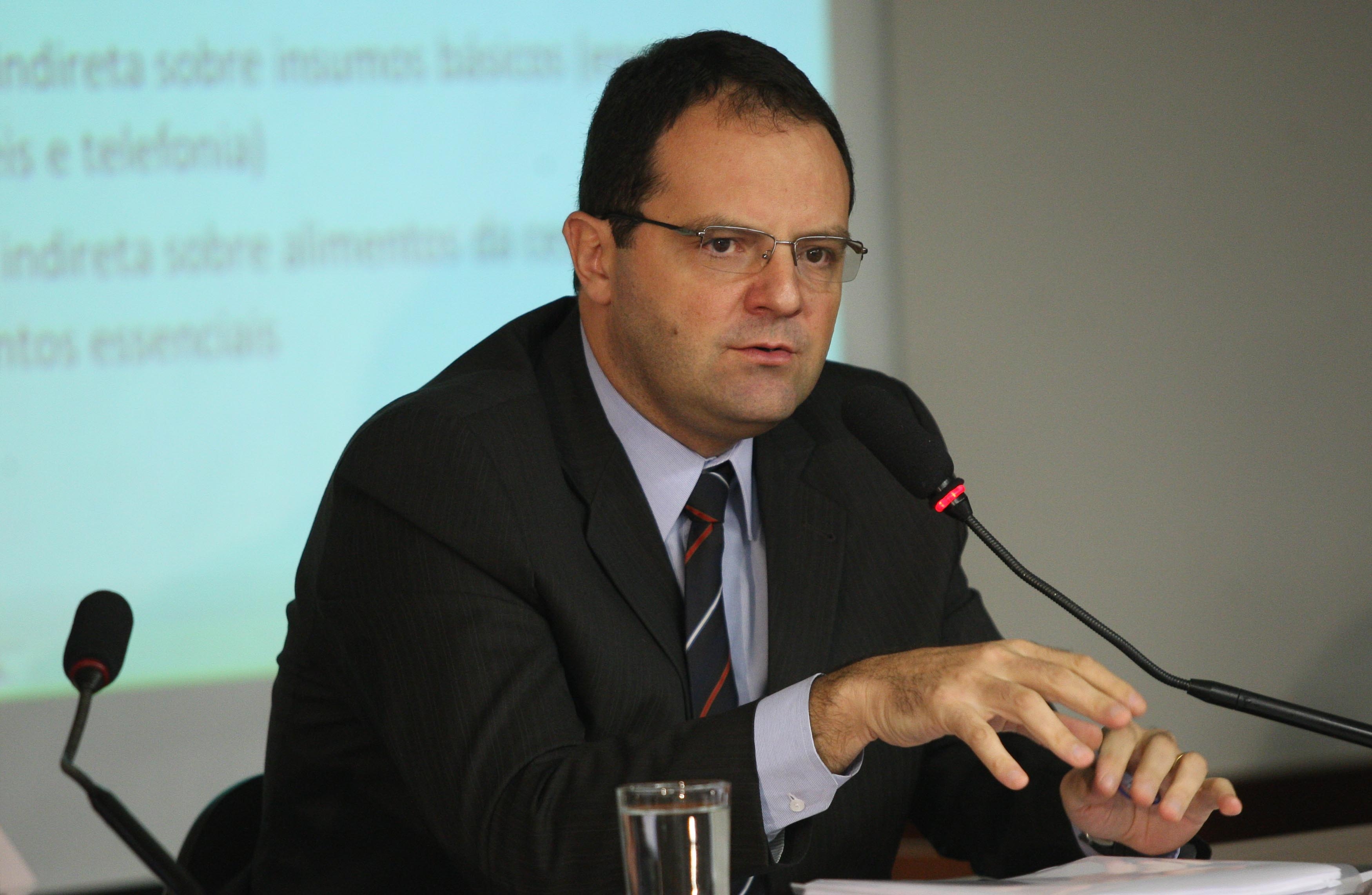 وزير المالية البرازيلى نيلسون باربوسا