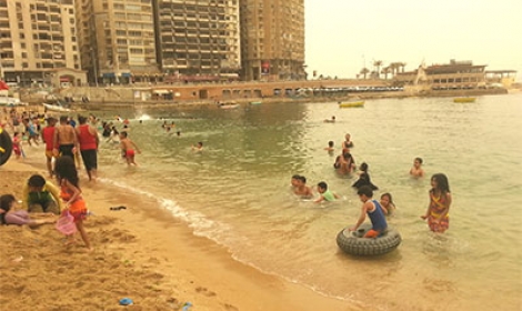 “العيش والحرية” يطالب بعودة شاطئ جليم المجانى للمواطنين