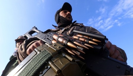 تجار السلاح: كرهنا لـ “داعش” قوي … وحبنا لدولاراتها أقوى