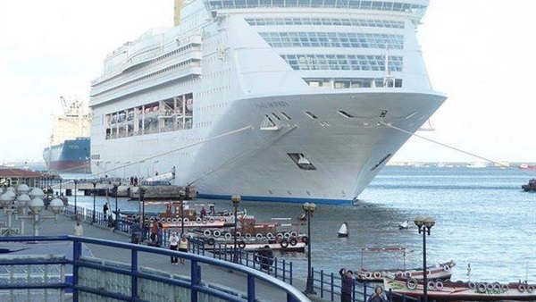 ” ميناء بورسعيد “يستقبل 868 سائح من جنسيات مختلفة