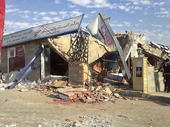 بالصور..إزالة تعديات على 6 آلاف متر مربع فى منطقة الثورة الخضراء بـ«زايد»