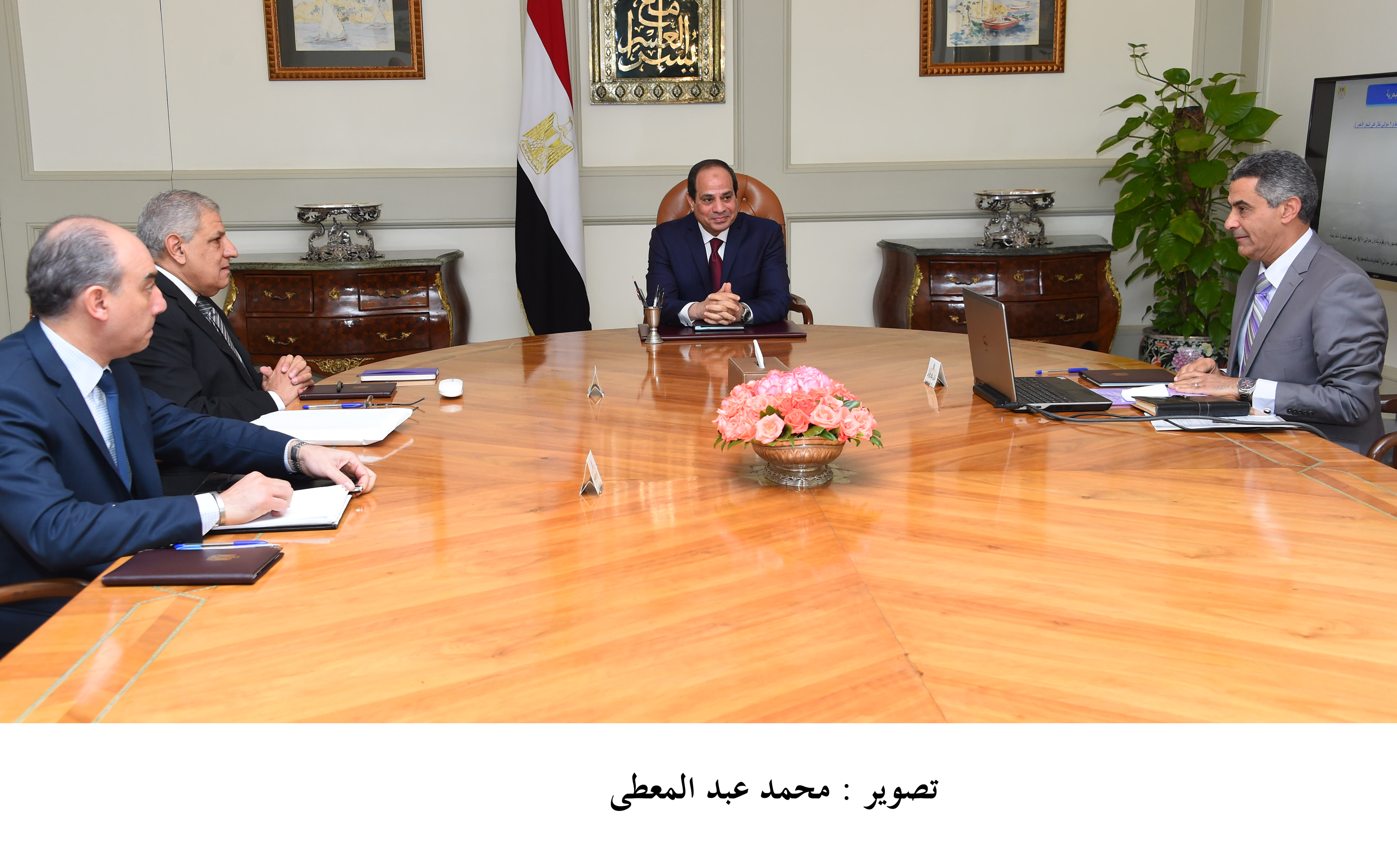 السيسى يجتمع مع “محلب” و”الجيوشى” لبحث نتائج المشروعات القومية