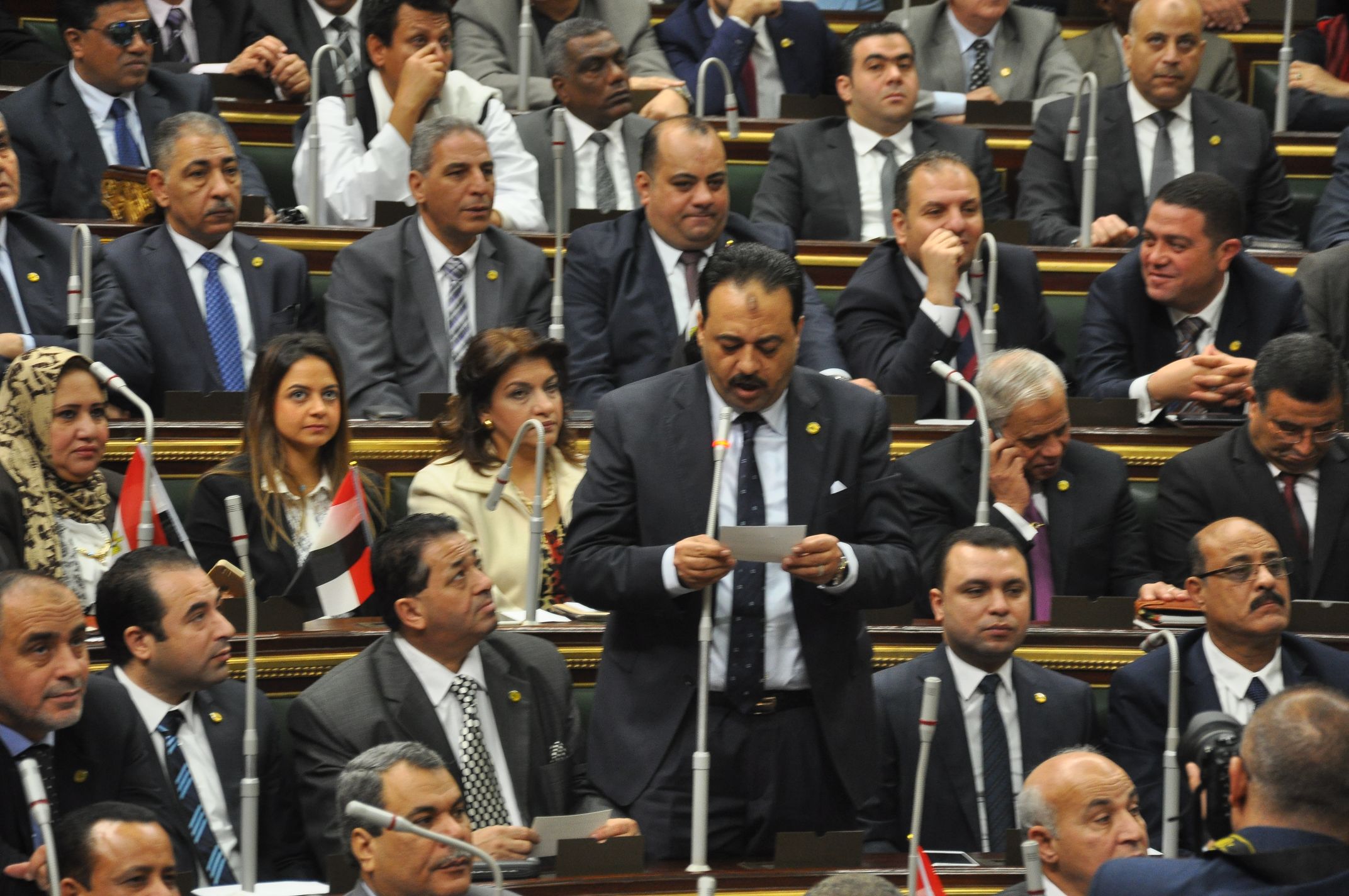 بالصور: حلف اليمين لنواب البرلمان