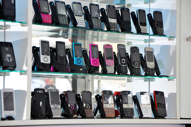 محلات “الموبايل” و”الحاسبات” بالتحرير تترقب بحذر ذكرى ثورة 25 يناير