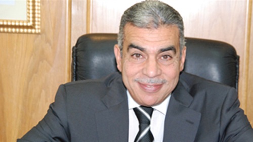 رئيس أمناء العاشر: يطالب بالإسراع فى تطبيق إجراءات تيسير الإفراج الجمركى