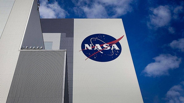 مبنى وكالة ناسا الفضائية الامريكية