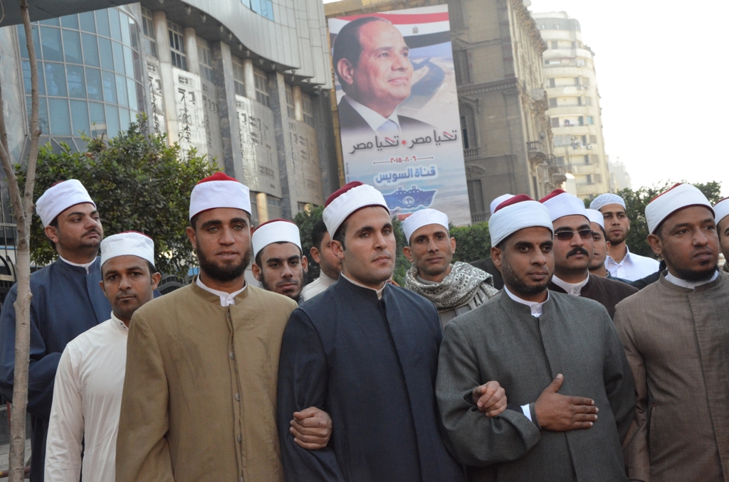 بالصور تجمع ومسيرة للعاملين بـ “الأوقاف” بالمكافأة