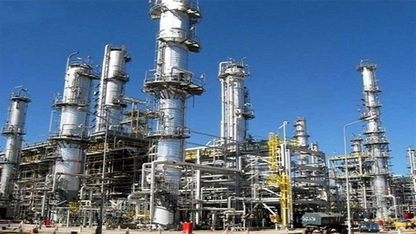 الإسكندرية للبترول تبدأ في رصف طريق وادي القمر بـتكلفة 35 مليون