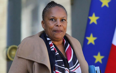 استقالة وزيرة العدل الفرنسية اعتراضا على إسقاط الجنسية عن المتورطين بالإرهاب