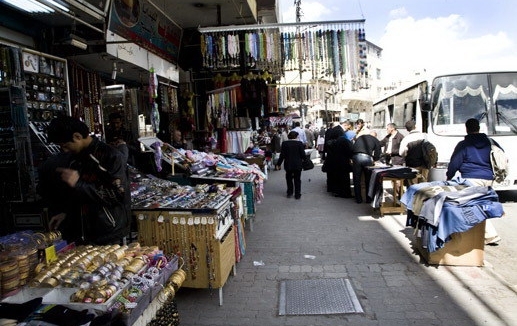 محلات وسط البلد تترقب ذكرى 25 يناير