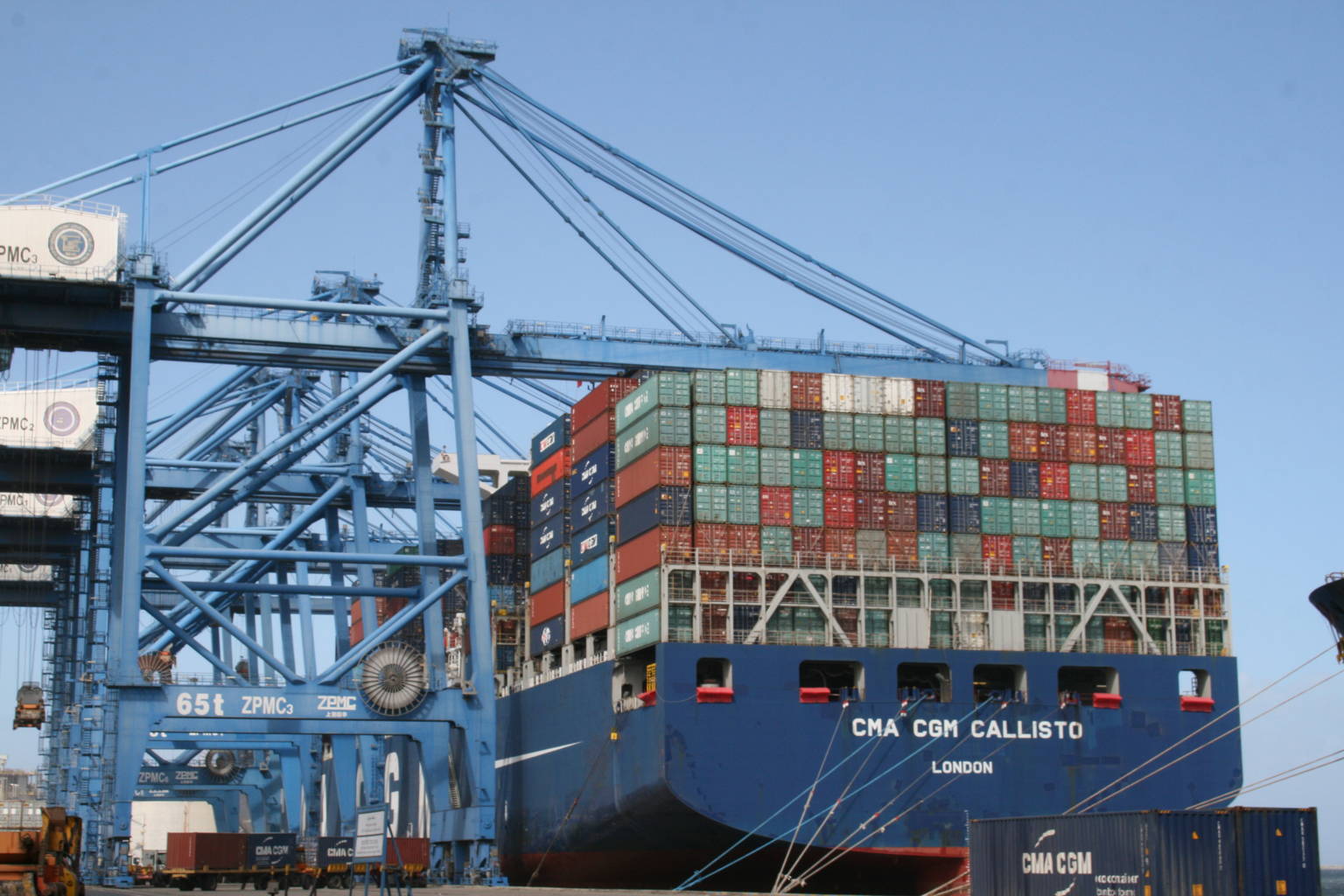 السفينة CMA_CALLISTO لأول مرة بميناء دمياط