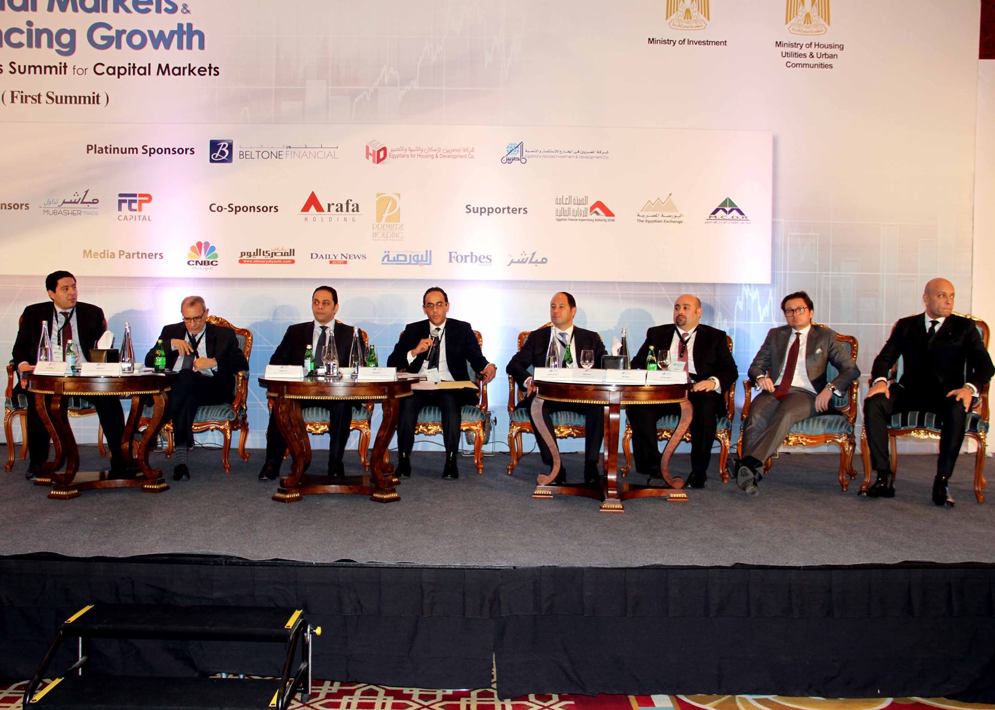 قمة “أسواق المال” : الاستثمار المباشر يُعاني من تقلبات أسعار الصرف