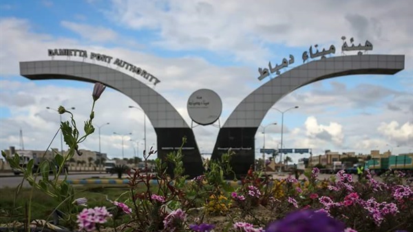 ميناء دمياط يغلق البوغاز لحين تحسن الطقس