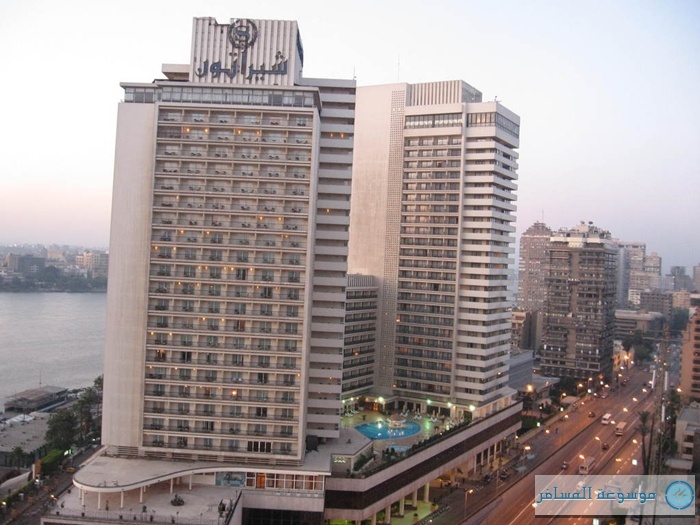 القوى العاملة تحسم شكاوى عمال فندق شيراتون للمطالبة بعلاوة 10%