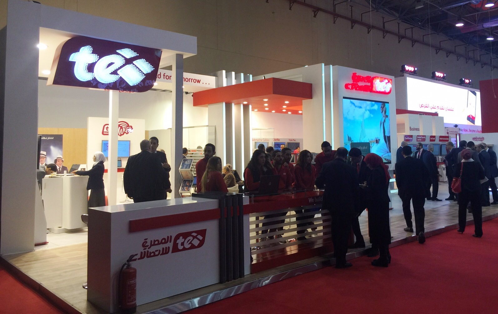 المصرية للاتصالات: توفير 450 فرصة عمل عبر مركز “قنا لخدمة العملاء” فى 2015