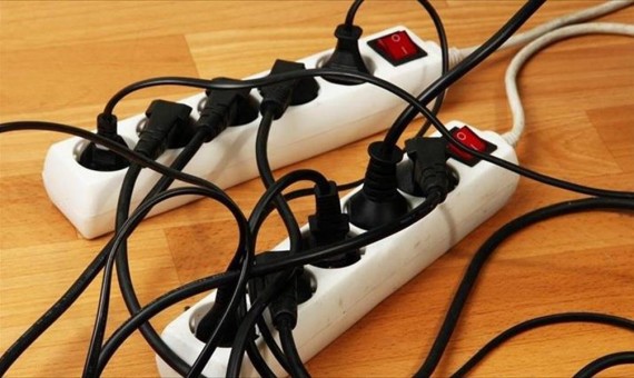 “المبادرة المصرية” و”عشرة طوبة” تصدران تقرير “حقائق الكهرباء للاستهلاك المنزلى”