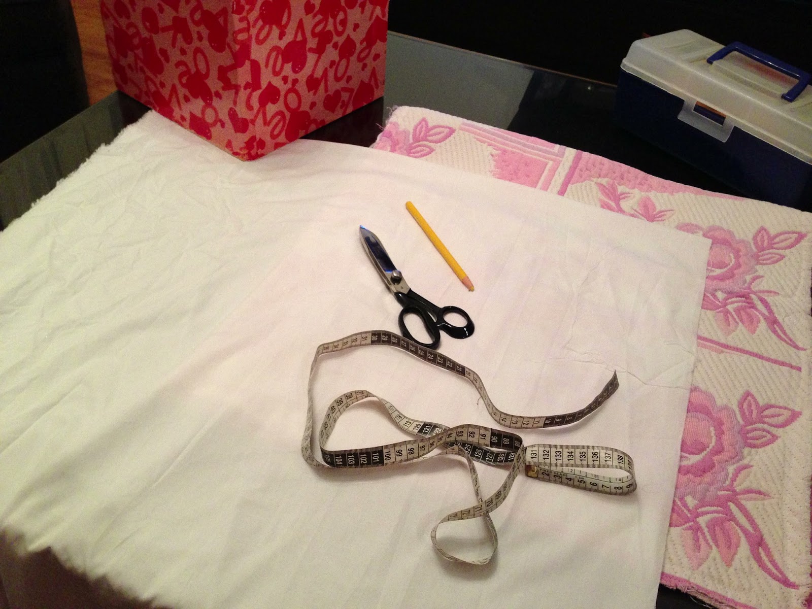 “المازورة” و”المقص” تنتشران عبر “فيس بوك”