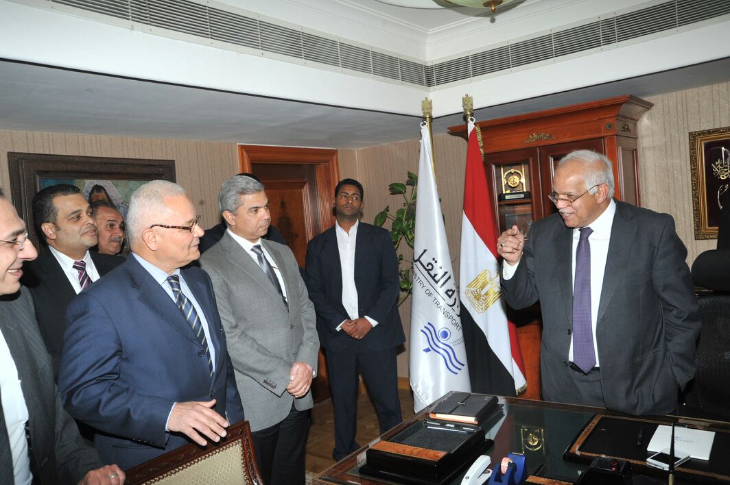 الصور.. وصول جلال السعيد لمقر وزارة النقل عقب أداء اليمين الدستورى