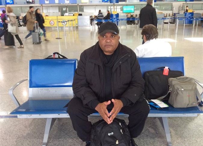 بالصور .. اﻹعلامي طارق عبدالجابر في طريقه إلى مصر