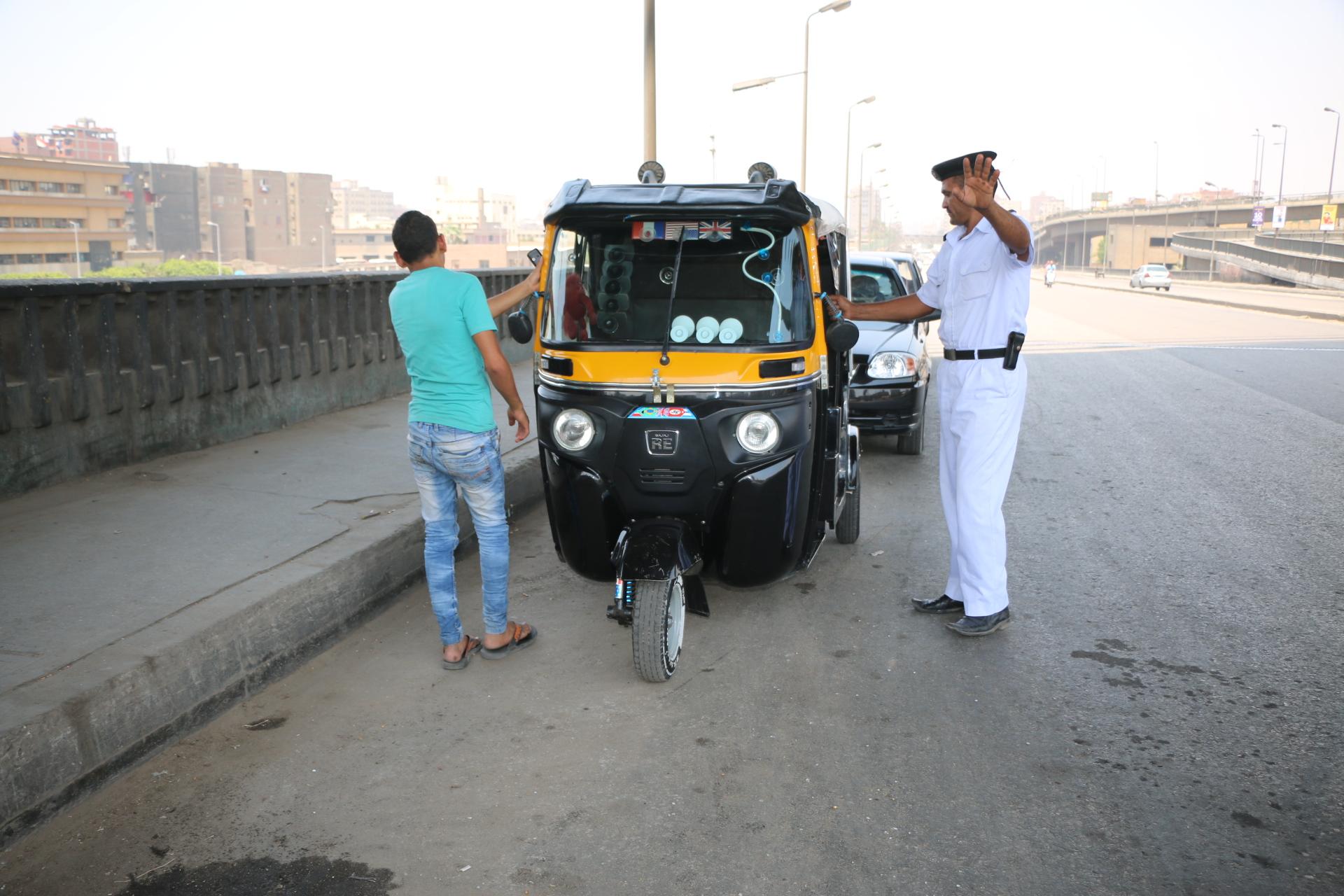 “اتحاد التامين” يطالب بتغطية “التوك توك” إجباريا  