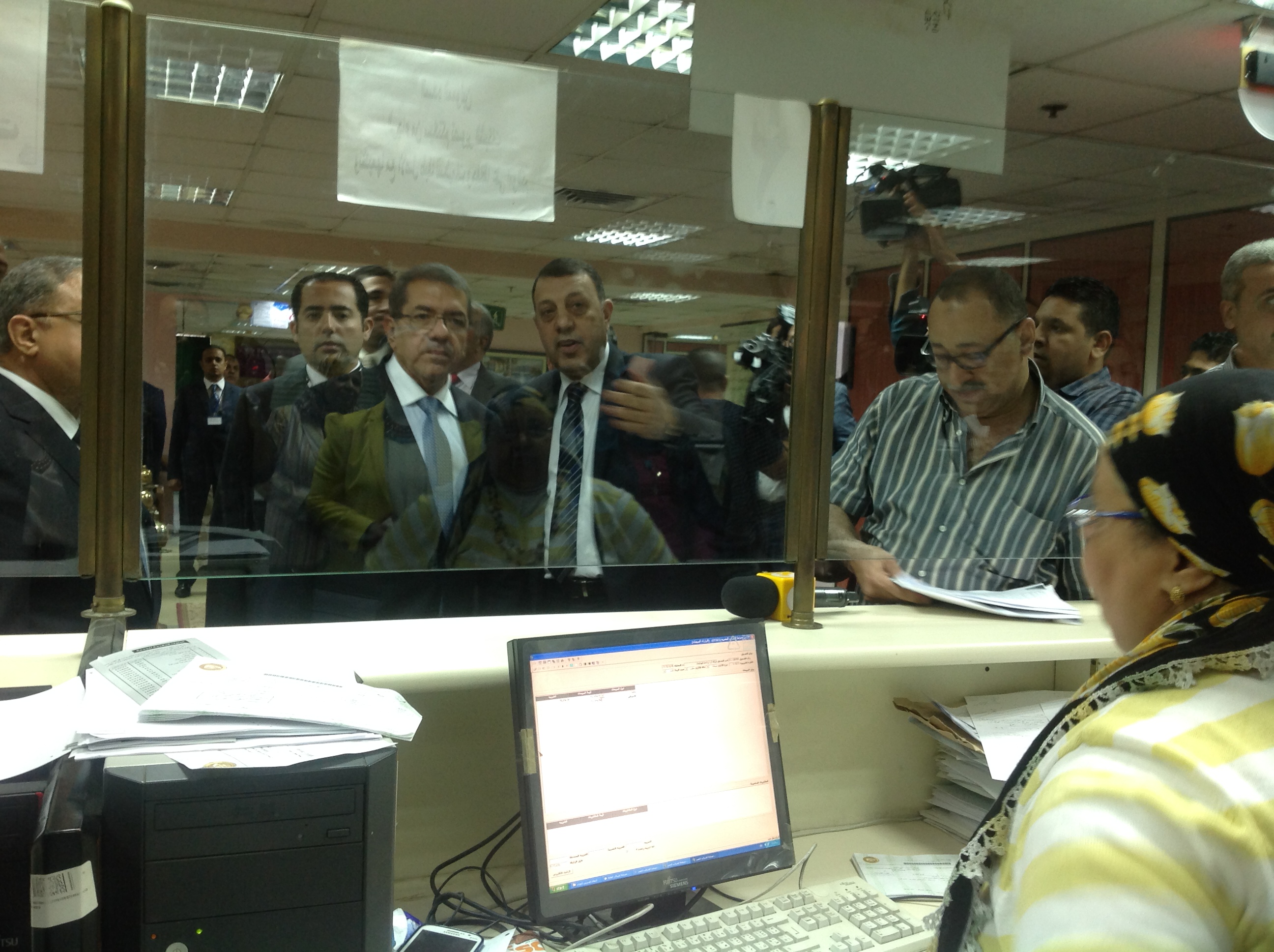 بالصور..وزير المالية في جولة بمركز كبار الممولين : إعلان اليات إنهاء النزاعات قريبا