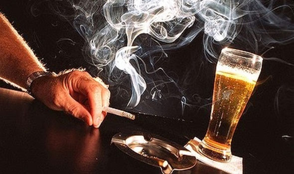 الدخان والكحوليات - أرشيفية