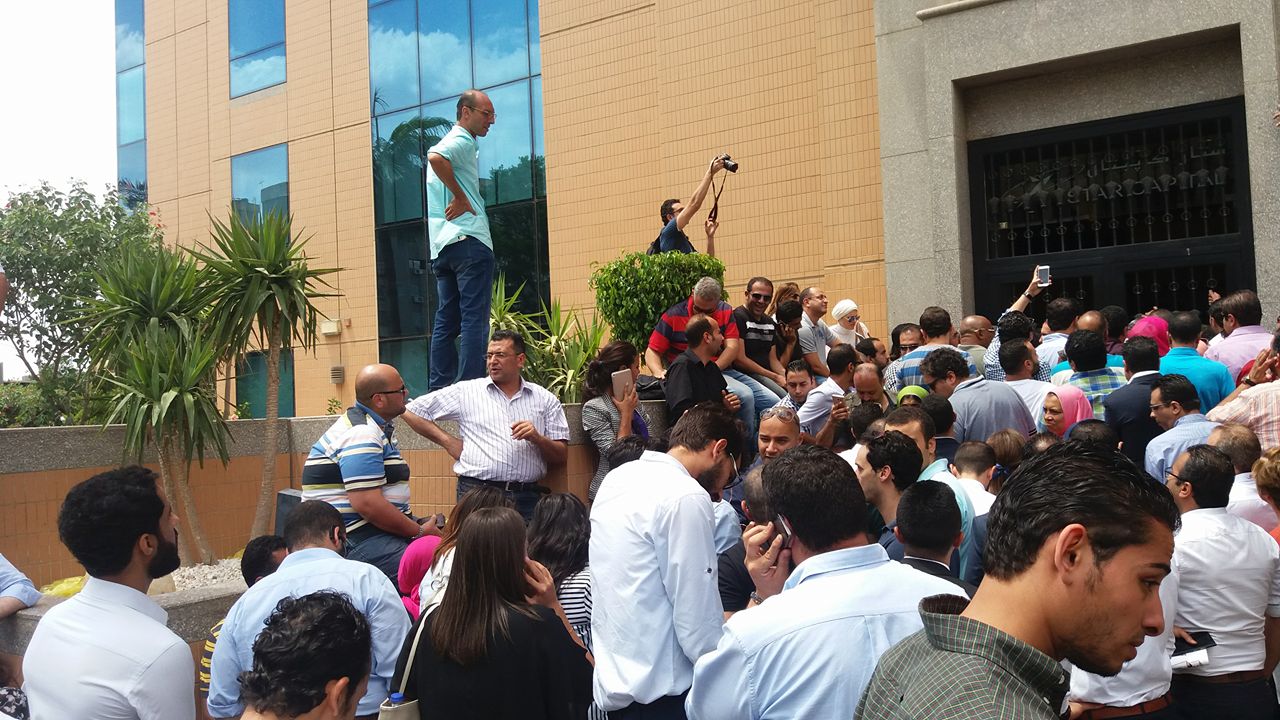 بالصور.. طوابير على حجز وحدات مشروع ماونتن فيو “آى سيتى”