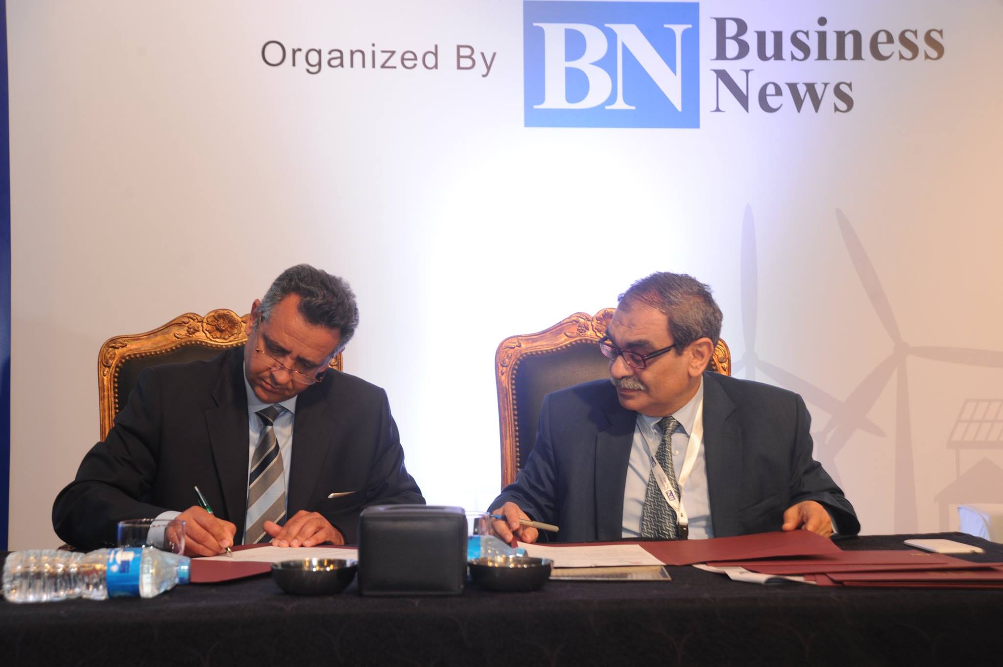 “الجديدة والمتجددة ” توقع اتفاقيتين مع “سكاتك” و”أوراسكوم” لتمديد فترة قياسات السطوع الشمسي