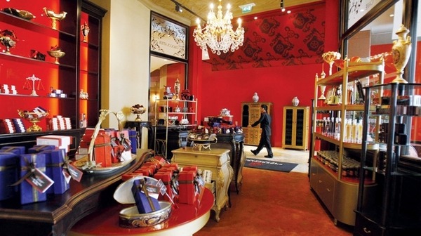 مبيعات السلع الفاخرة تفقد بعض بريقها فى الشرق الأوسط