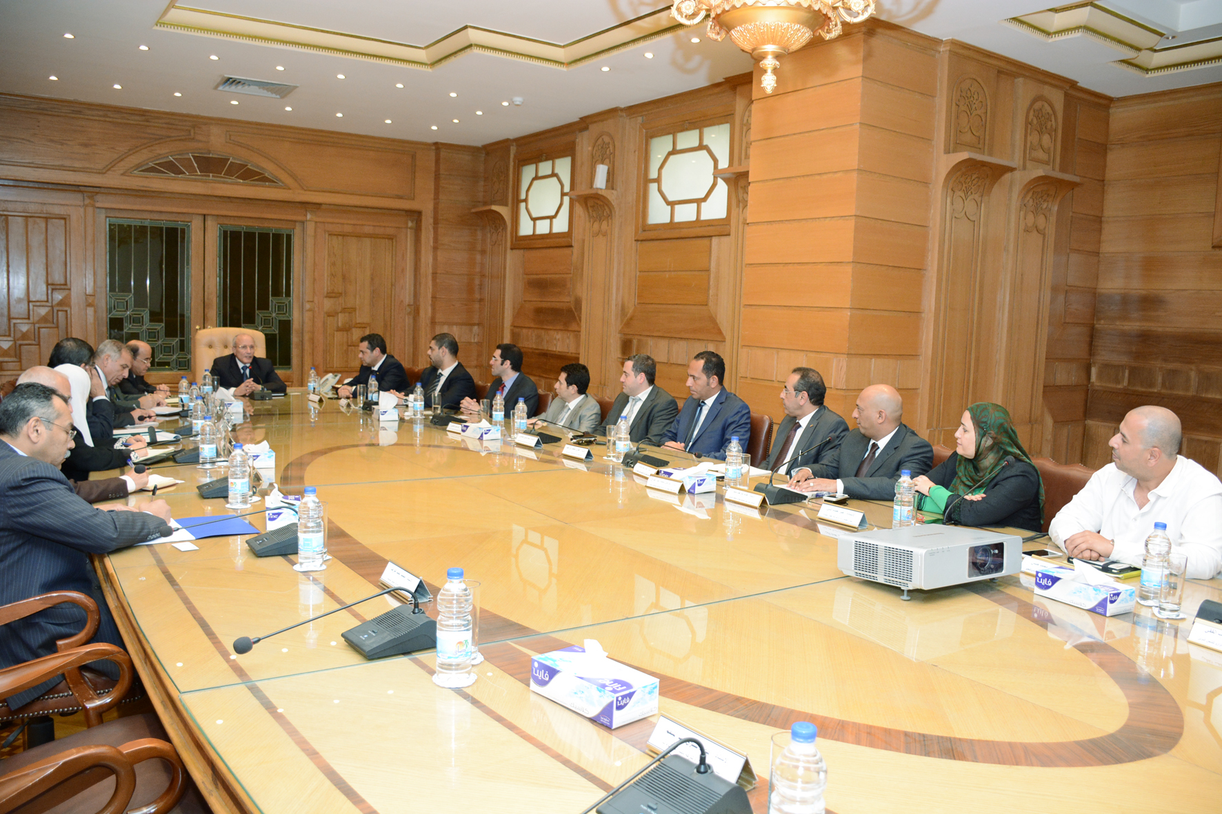 “شباب الأعمال” تبحث فرص التعاون مع وزير الإنتاج الحربى