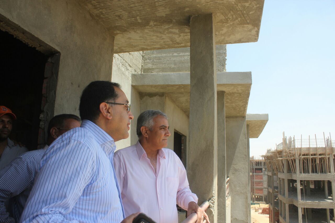 وزير الإسكان يتفقد تنفيذ ٤٢ ألف وحدة بالإسكان الاجتماعى بـ٦ أكتوبر