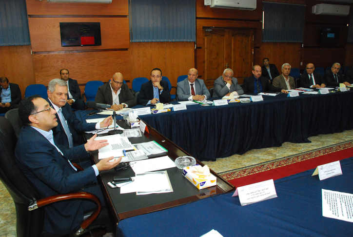 وزير الإسكان يتابع جهود شركات المياه لحل مشكلات المناطق “الساخنة”