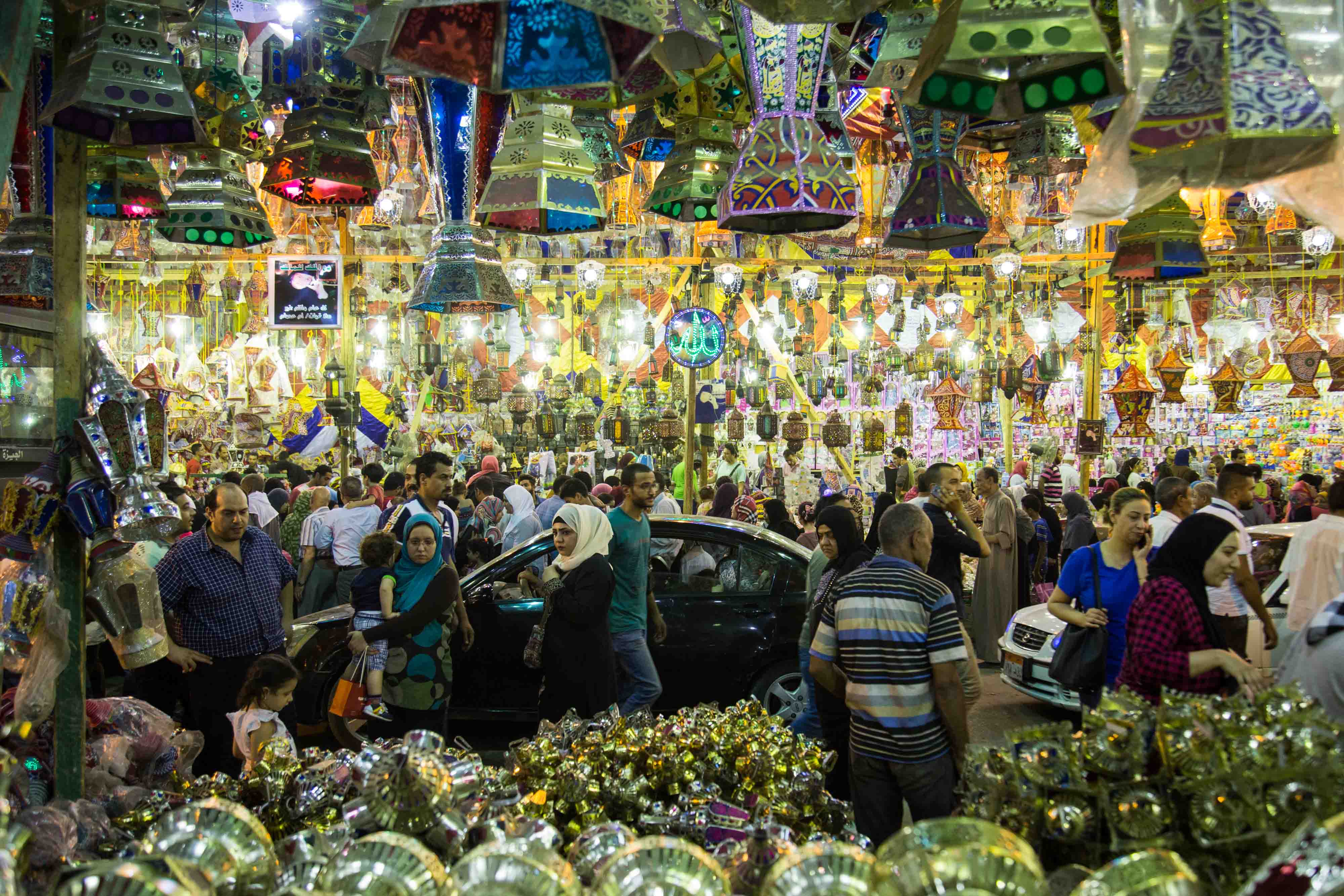 شراء الفوانيس في السيدة زينب